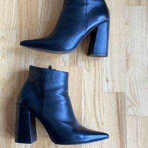 Women’s Steve Madden Justify Black bootie Sz 10